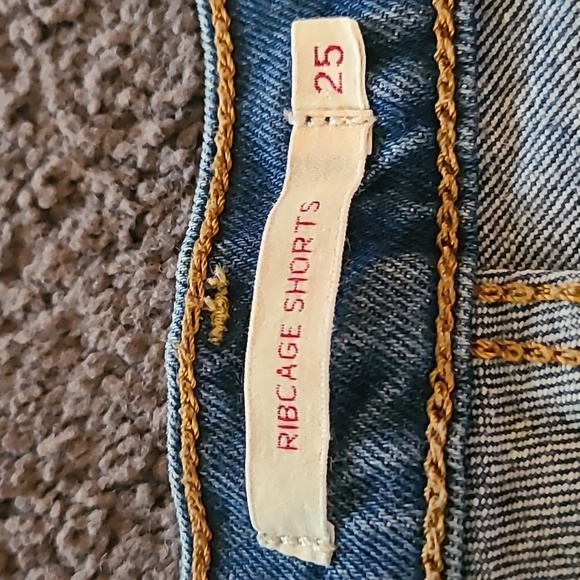 Levis Premium Ribcage Shorts - Picture 8 of 15